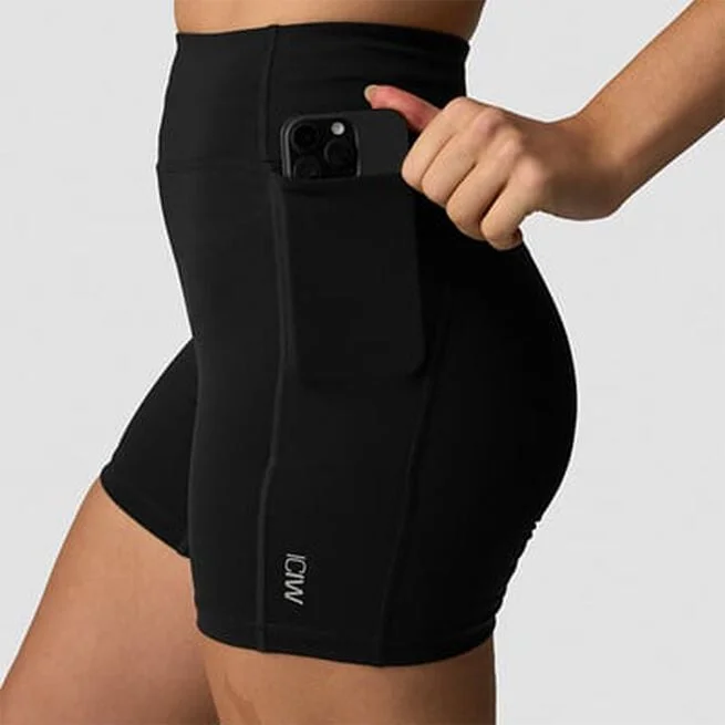 Эссенциальные шорты черные