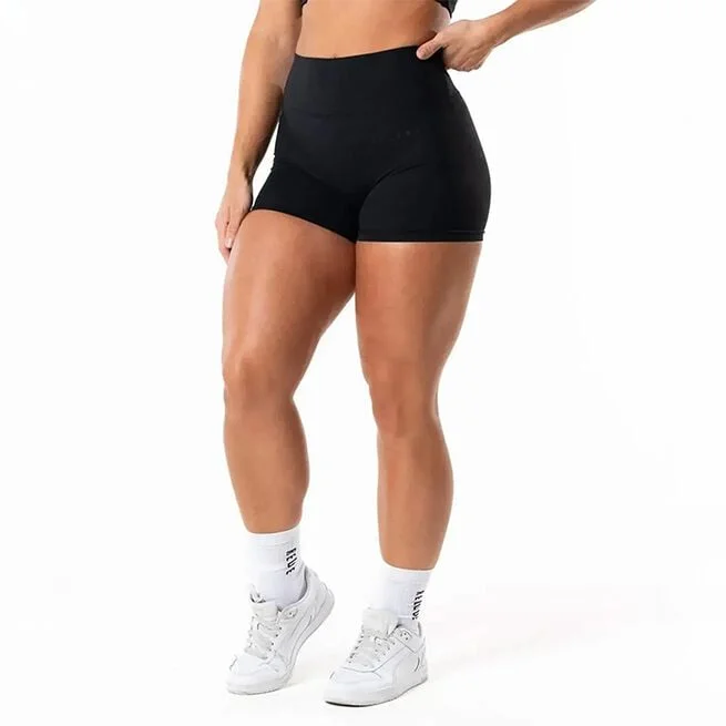 Чистые шорты черные