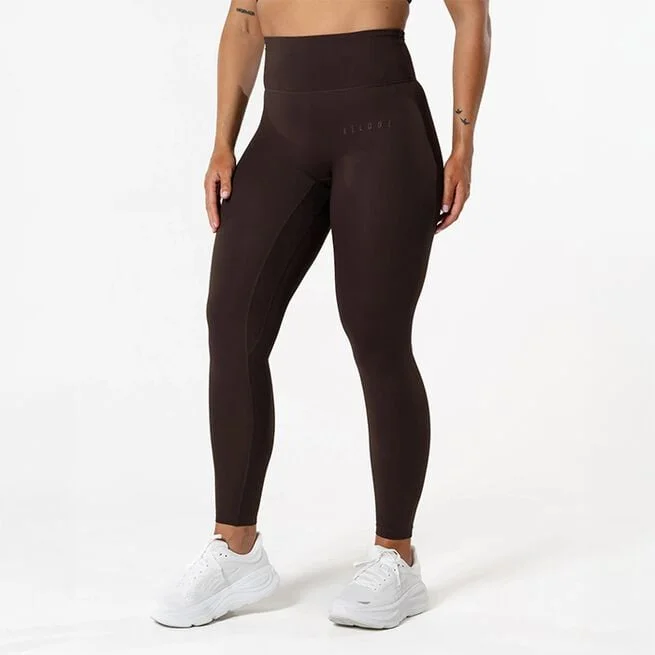 Чистые трикотажные изделия коричневого цвета