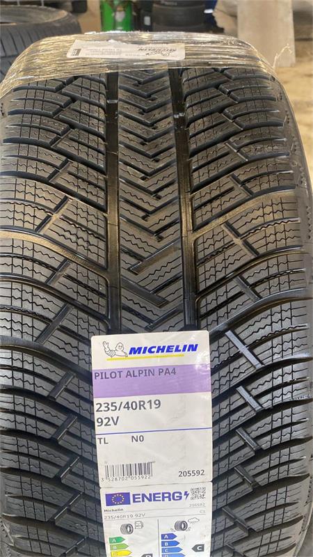 Зимняя шина Michelin PILOT ALPIN PA4 245/45R18